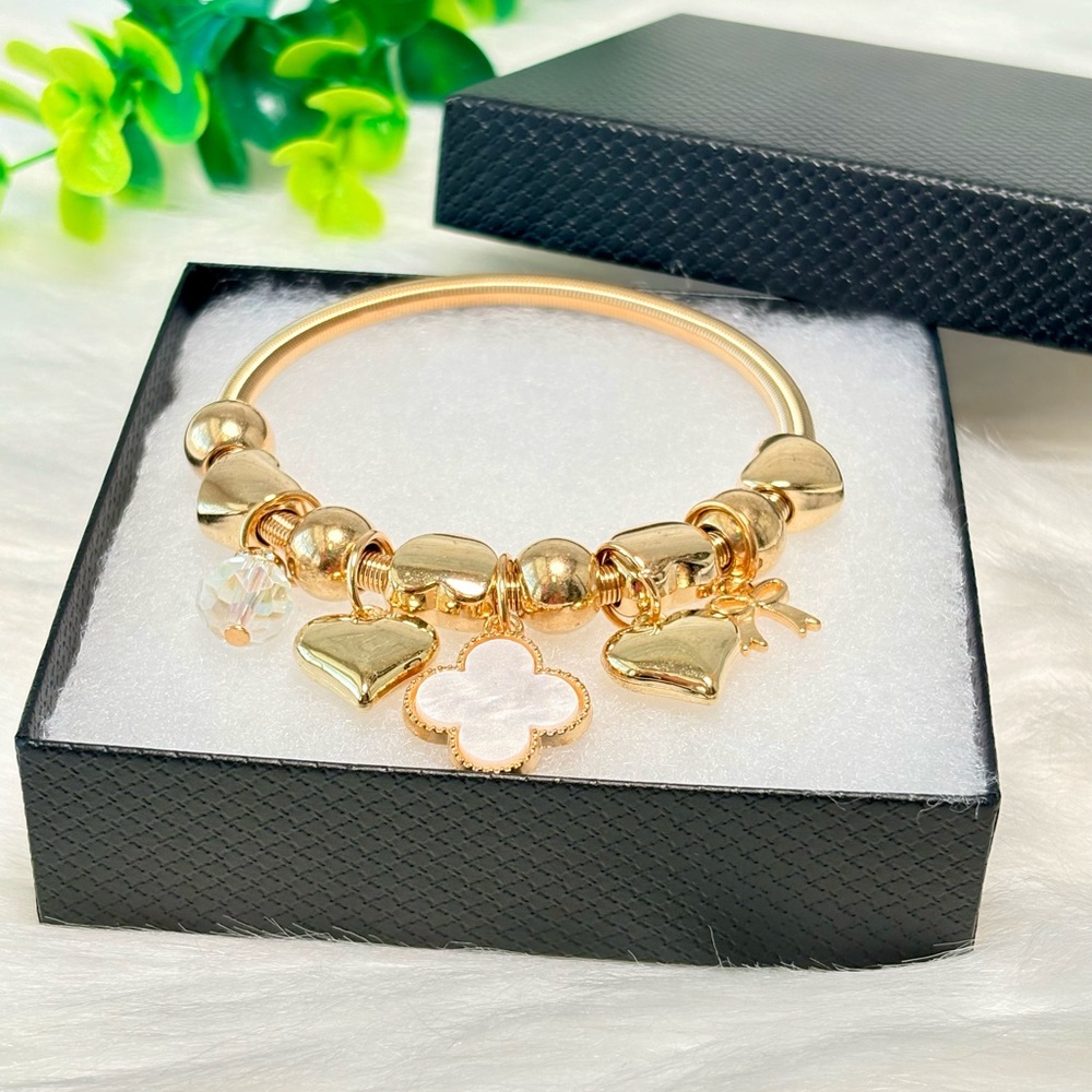 Gold Clover Charm Bracelet with Hearts - Picture 4 of 12